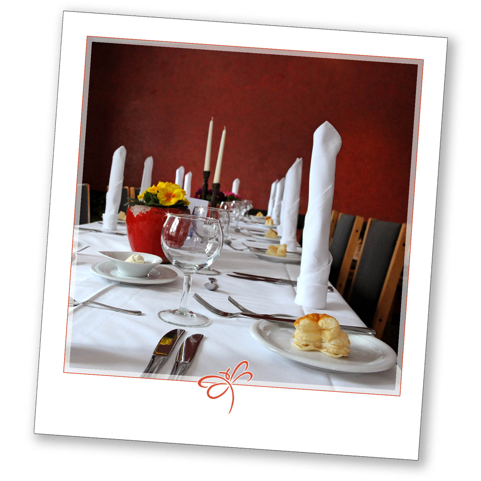 vivarium-gedeckter-tisch - Cafe Bar und Restaurant Vivarium im Chiemgau vivarium-gedeckter-tisch - Cafe Bar und Restaurant Vivarium im Chiemgau